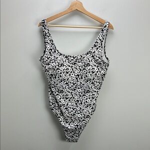 Pink Victoria’s Secret Floral One Piece Swimsuit Black White Womens Size XXL
